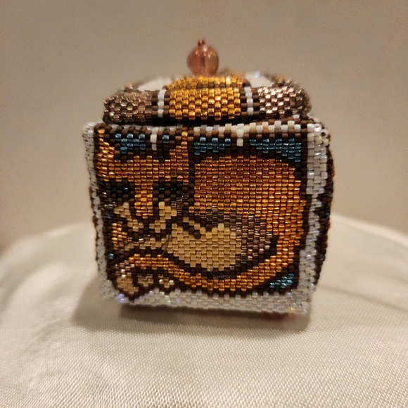 Beaded cat design box - Picture 2 of 3